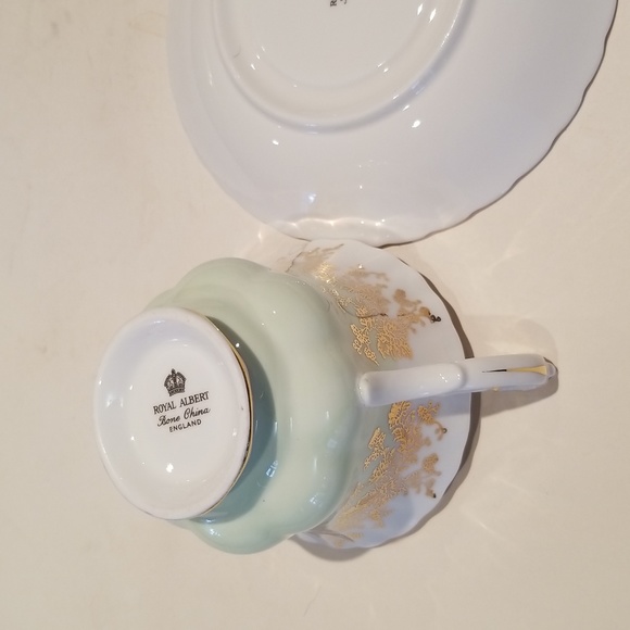 VINTAGE TEA CUP AND SAUCE - Picture 10 of 12